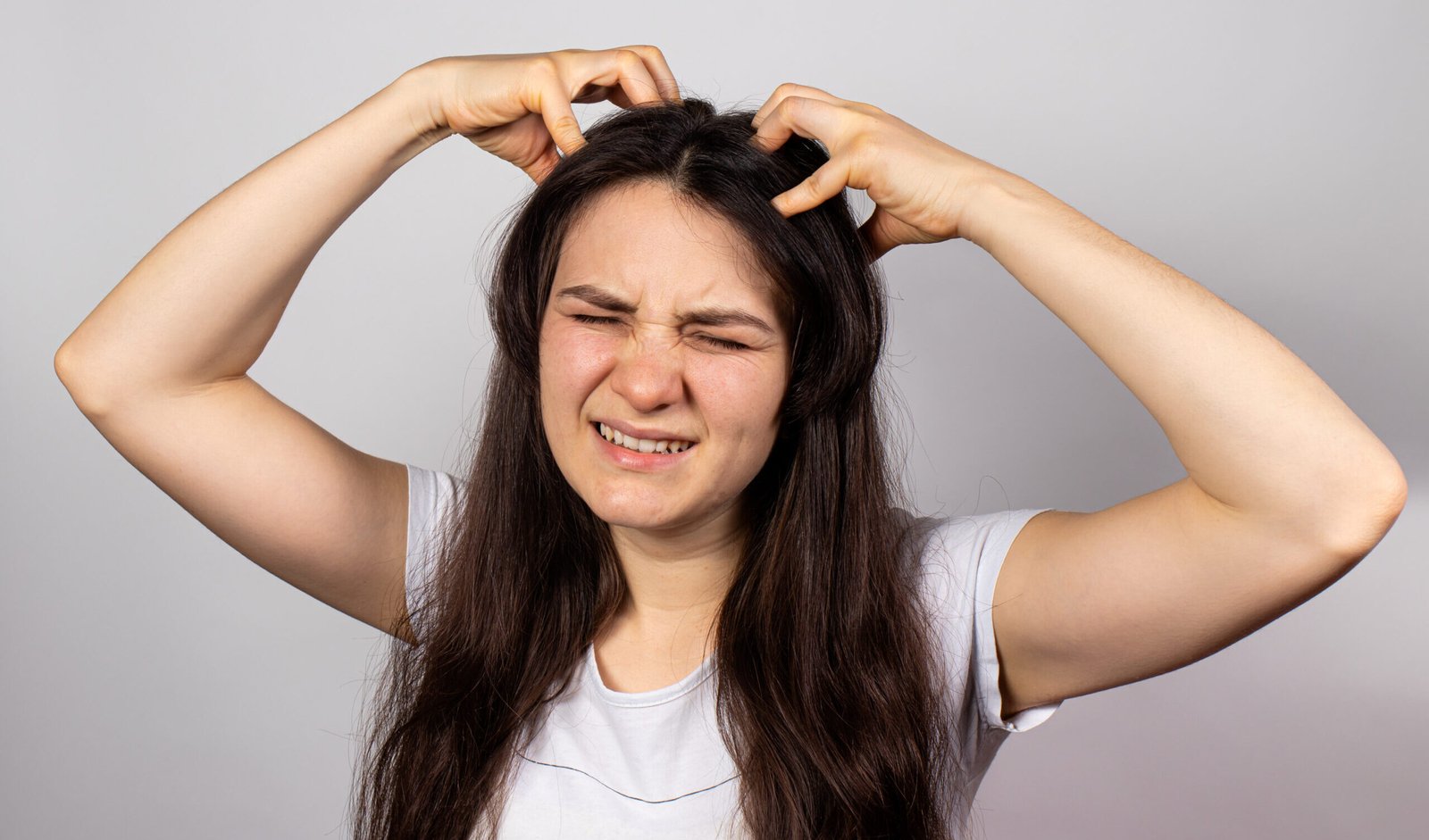 7 Secrets pour Traiter les Cheveux Gras et Adopter un Shampooing Sans Sulfate qui Change Tout