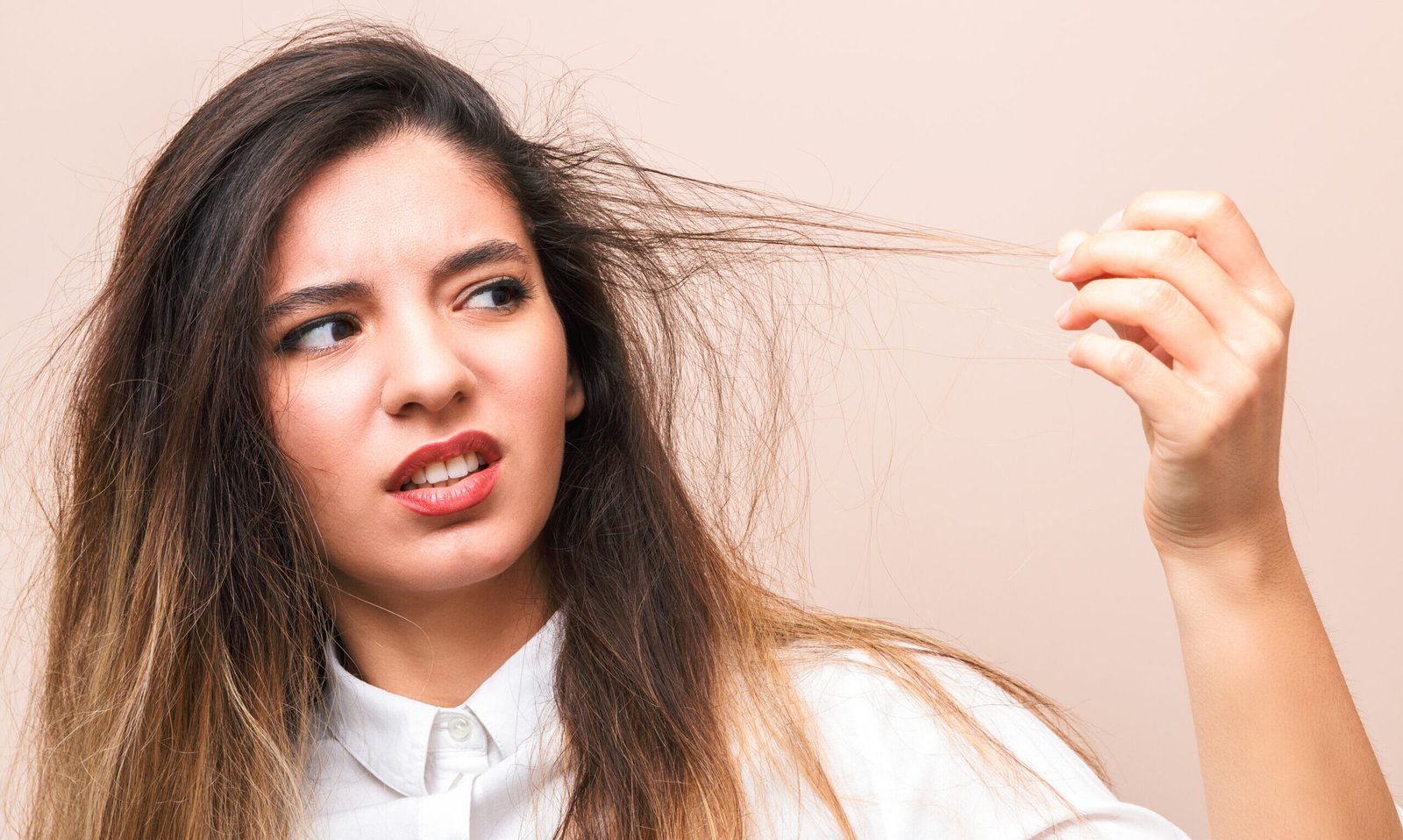 6 Secrets pour Hydrater les Cheveux Secs avec D-CAP